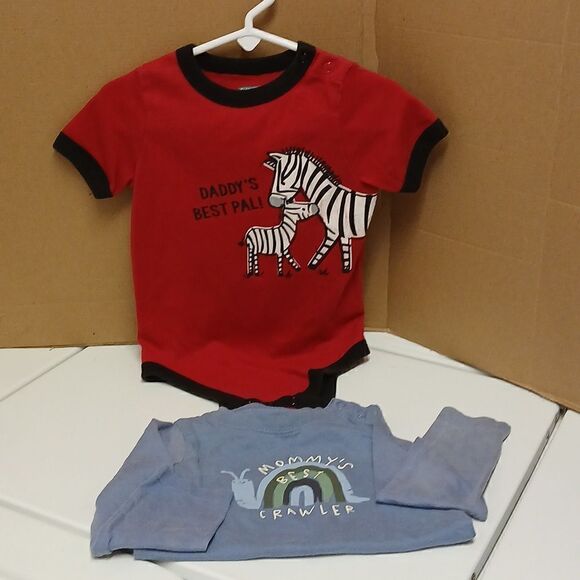 CARTERS, GARANIMAL, HOLIDAY TIME, ONESIES, & MODERN MOMENTS 12M BUNDLE OF ONESIE - Picture 4 of 6